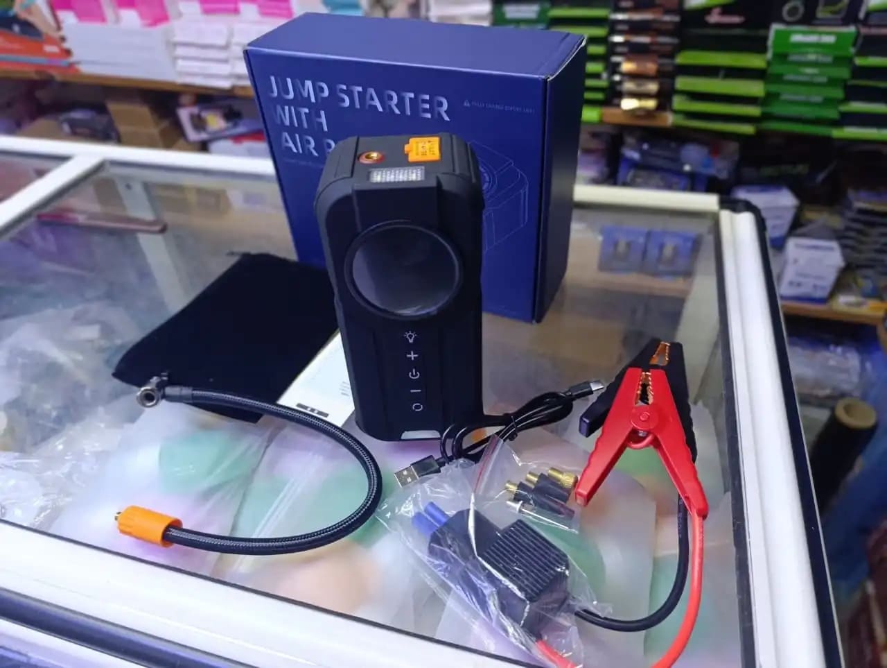 Booster de batterie avec Power Bank USB et accessoires